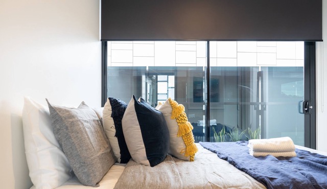 Luxury Penthouse with Yarra and vineyard views, 2 x parking- Playhouse apartment
