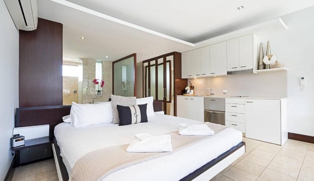 Luxury Resort Studio with Pool - Footsteps to Beach