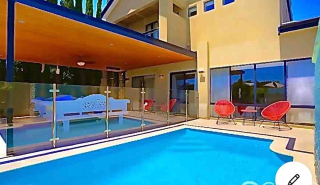 LUXURY VILLA W POOL & SPAS