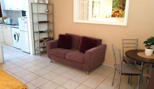 M104 200m walk to the CBD Within the free CAT and Transit Zone City Location