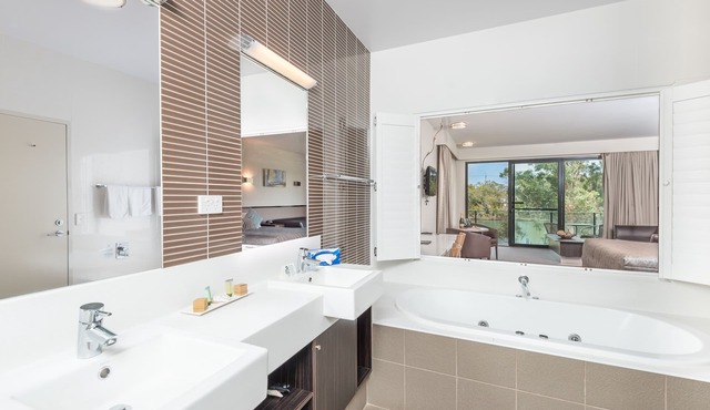 Macquarie 4 Star