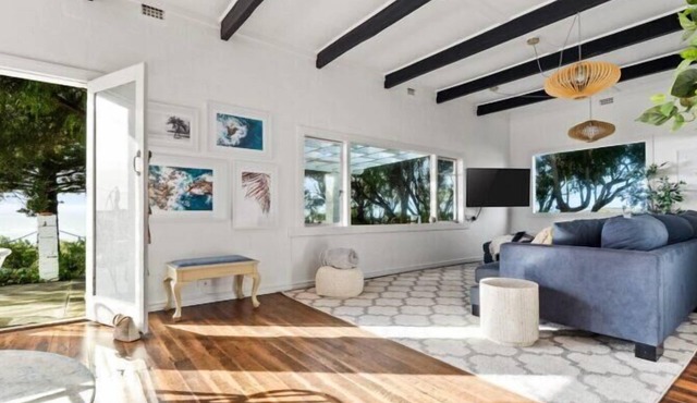 Maizies View - A Hidden Gem - Maizies View - Lovingly renovated 1950s character home with a view
