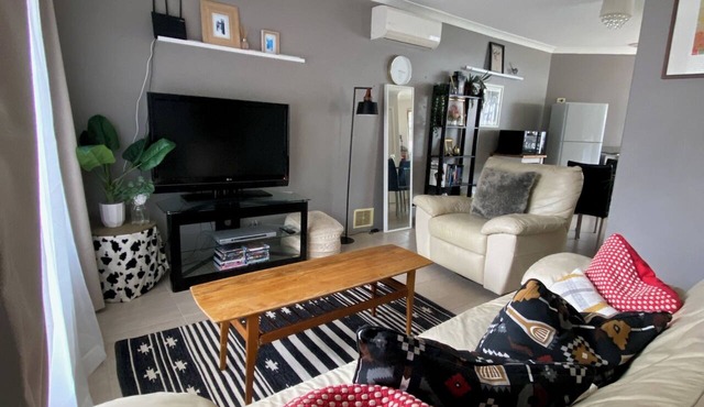 MANDURAH 2 BR HOUSE |Secure & Private-Great Value!