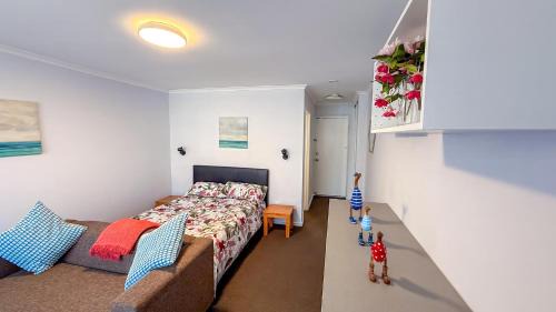 Mandurah Coastal Studio - Pool Outlook