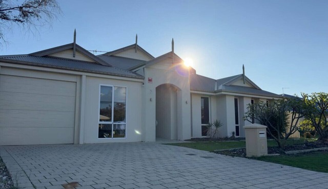 Mandurah Four Bedroom Guesthouse