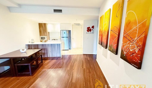 Manhattan Magic - City 1Bd Retreat and Parking
