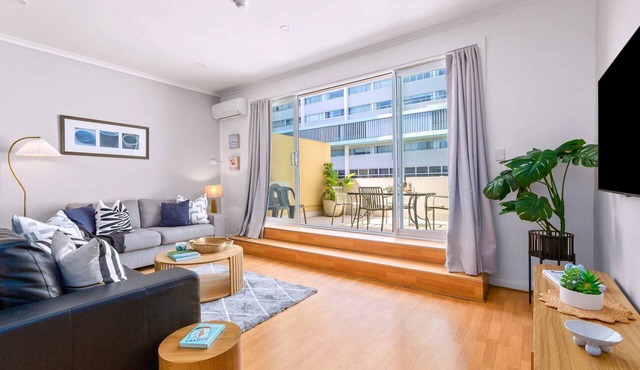 Manly Central Loft, a Chic Studio Apartment