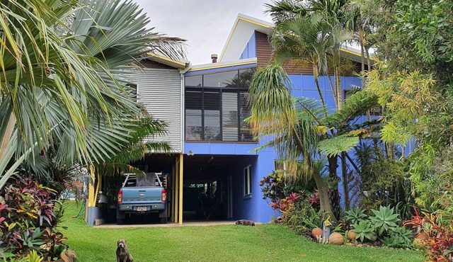 MARGARITAVILLE Unique tropical surf/fishing beach retreat. Pet/Family friendly!