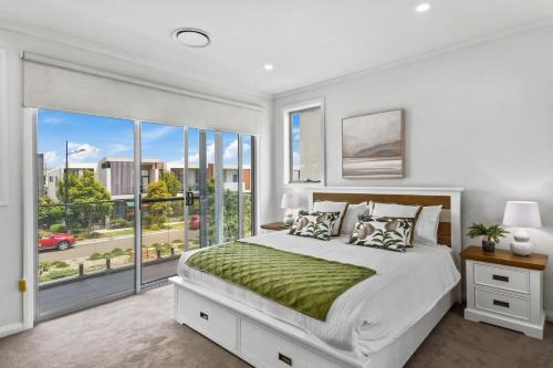 Marina Escape - Contemporary Coastal Living in Shellharbour