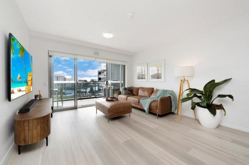 Marina View 2 Bedroom Apartment Level 6