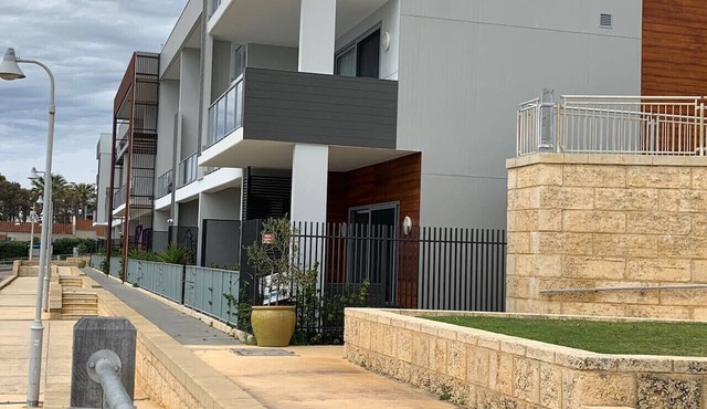 Mariners Cove Mindarie ~ Luxe Marina Waterfront