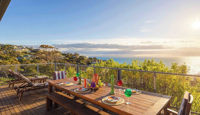 Martha's Maison | Heated Spa & Stunning Bay Views