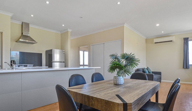 Marvellous McKay 3x2 Close to CBD