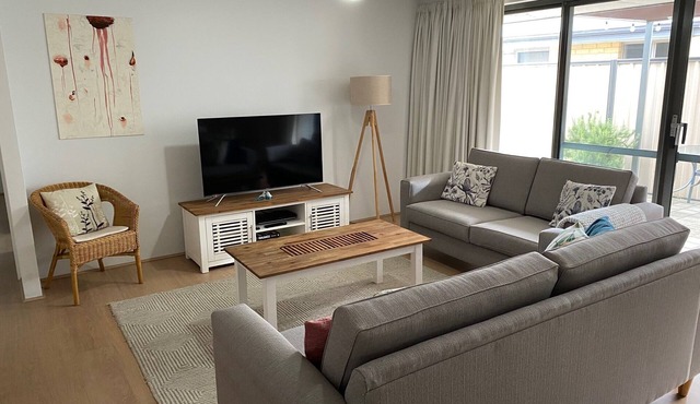 Meadow Springs - Modern & Stylish in Mandurah