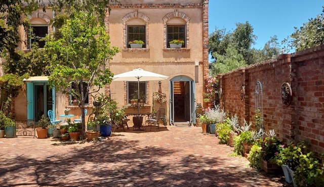 Mediterranean villa, next to marine precinct and 5 minute walk to Fremantle.