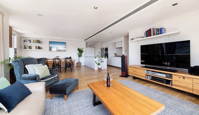 Melbourne Penthouse Apartment A Walk to Brighton Beach