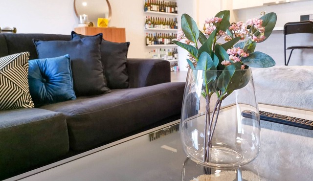 Mellow & Modernized Townhouse✔Stylish✔Bottles wall✔Anzac Hwy✔3Beds