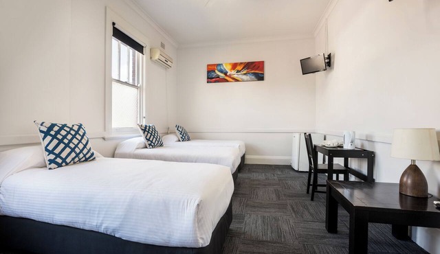 Melton Hotel