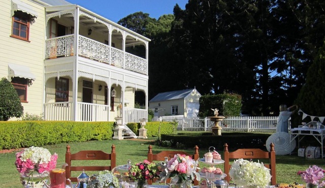 Middleton House Maleny. Picture perfect country house for small gatherings.