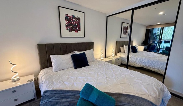 Midnight Luxe 1BR 1Bath Apartment 104 in the heart of Braddon Pool Sauna Secure Parking Wine WiFi