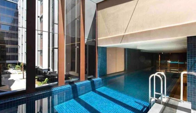 Midnight Luxe 1BR Apartment in the heart of Braddon Views from L7 Pool Sauna Gym Secure Parking Wifi Wine