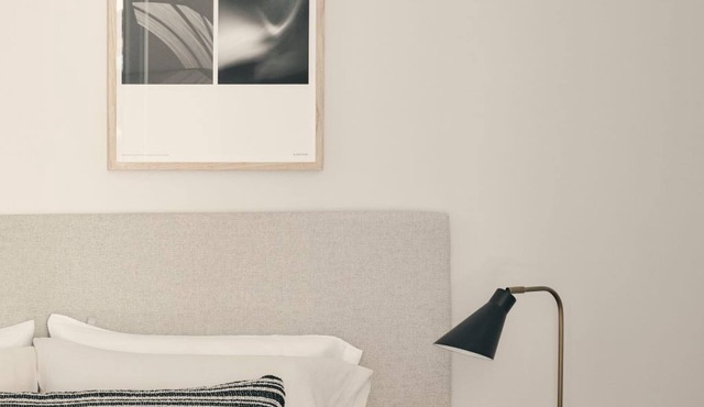 Minimalist Luxury 1‑Bed Near James St with Full Gym & Exclusive Rooftop Oasis
