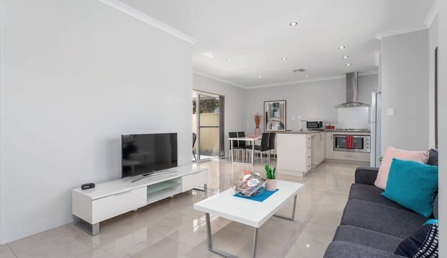 Minimalist Suburban Villa*Garden City*Family Friendly*