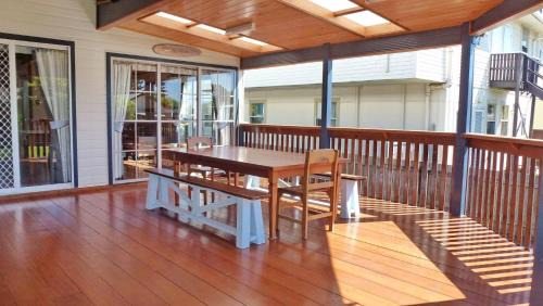 Mistys Beachside Cottage - Bring your own linen. in South West Rocks