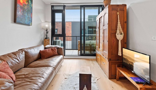 Modern 1-Bed Apartment Above Shops