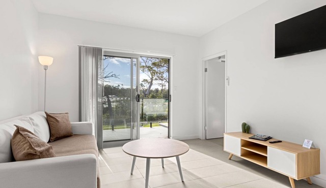 Modern 1 Bed Apartment - 6 Min walk to beach
