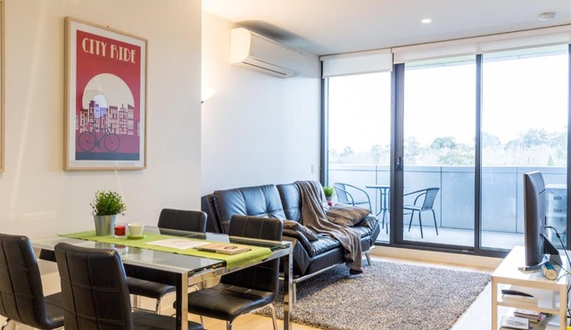 Modern 1 Bedroom in Tranquil Parklands