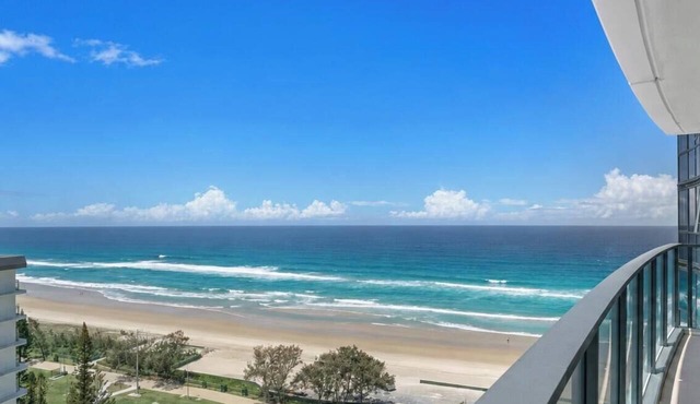 Modern 1BR | Stunning Ocean View | 50m to Beach