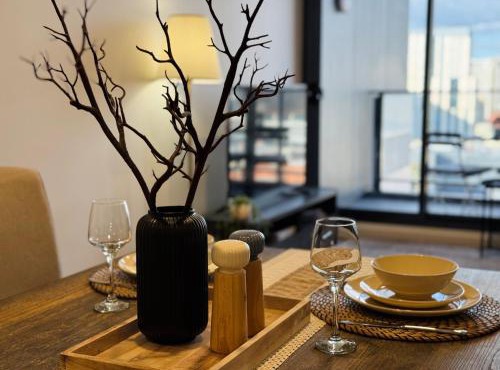 Modern 2B2B City Apartment-Free Parking-Pool-Gym