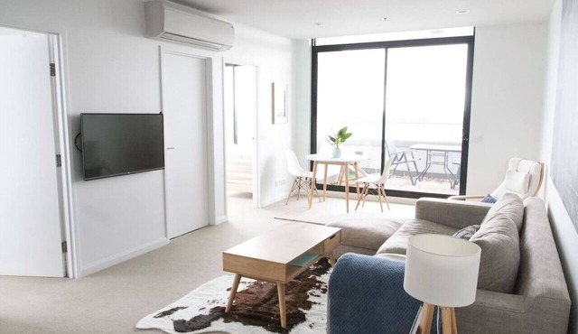 Modern 2BD Apartment in Northcote! + Parking