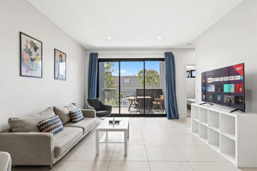 Modern 2BR Apartment Easy Access to Everywhere