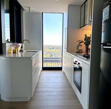 Modern 2BR Apartment in Box Hill