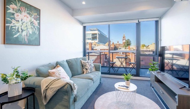 Modern 2BR Apartment with Smart TV and Views