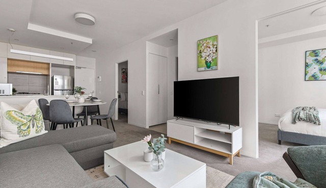 Modern 2BR Apt by the Yarra River