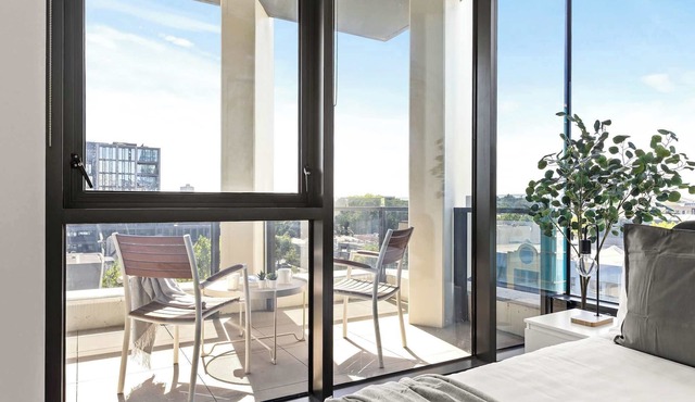 Modern 2BR Apt w Parking Near Melbourne Central in Melbourne