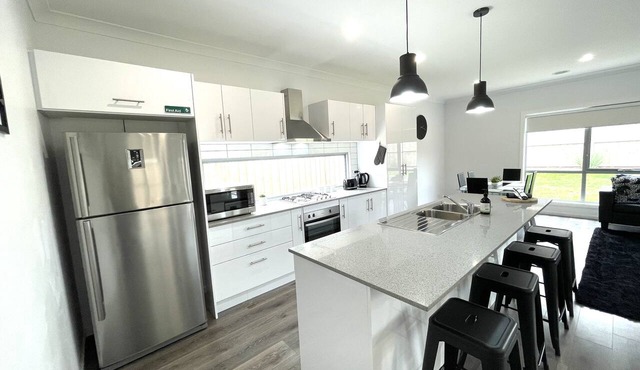 Modern 4 Bedroom 🌿 Tranquil Home