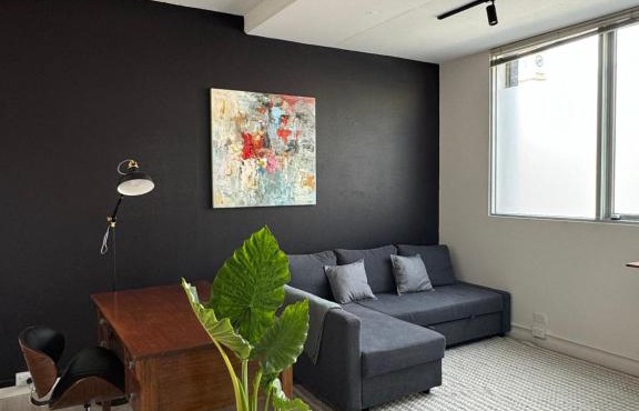 Modern Apartment in Prahran