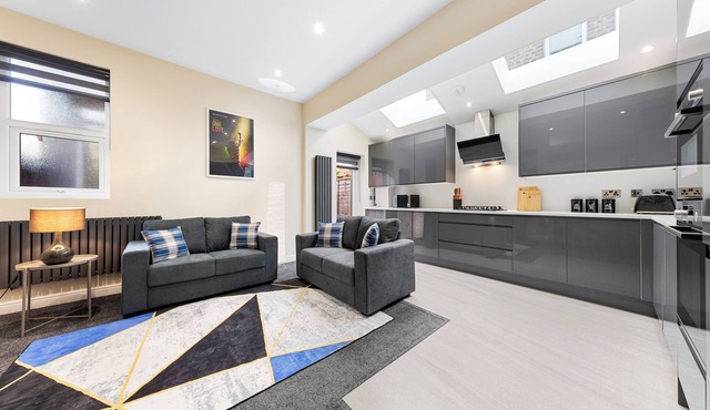 Modern Apartment Shepherd's Bush Near Westfield in London