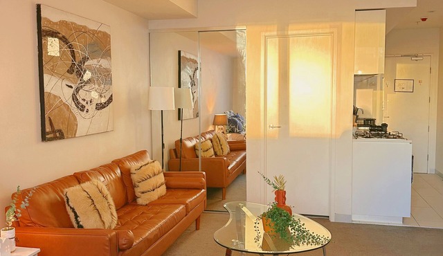 Modern Apt in Melbourne City within Free Tram Zone & close to Train Stations