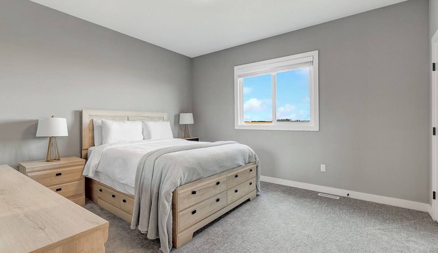 Modern & Bright 3 bedroom 2 Bathrooms, 2 pullout Sofas in Grande Prairie