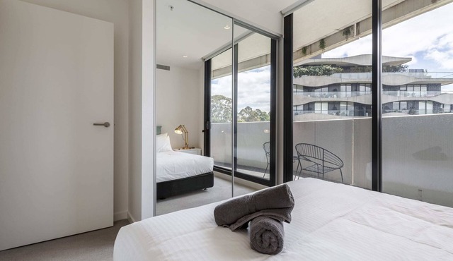 Modern Cozy Escape: Nature & City Lifestyle Awaits