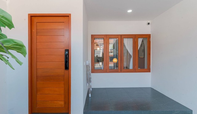 Modern & Cozy Townhome 2BR w/Spacious living area -5min to Walking St market in Chiang Mai
