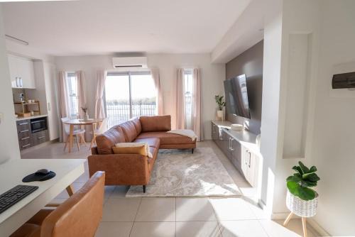Modern & Exceptional Suite in Prime Location