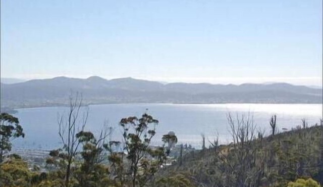 Modern executive house, stunning views over Hobart