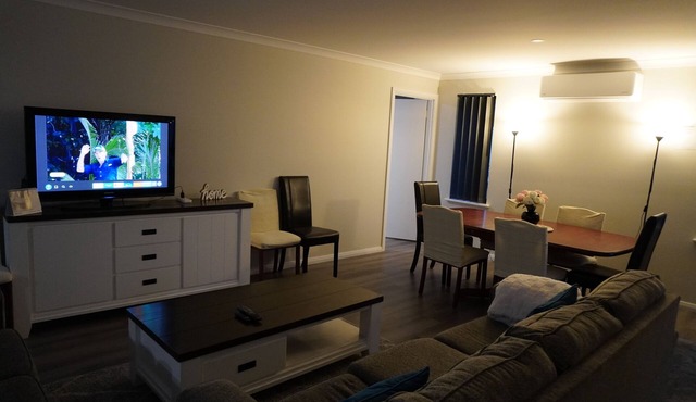 Modern Family Home in Albany Close to CBD & Beaches