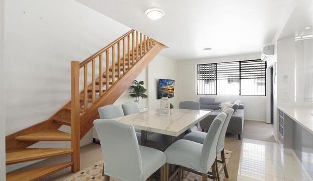 Modern Family Seaside Escape just a Stroll to Sutton Beach